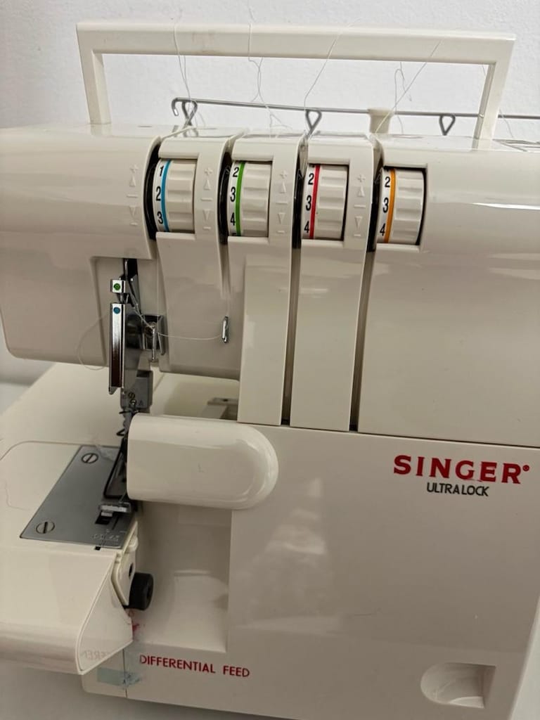 Singer Ultra Lock Overlok Makinesi - Temiz ve Sorunsuz