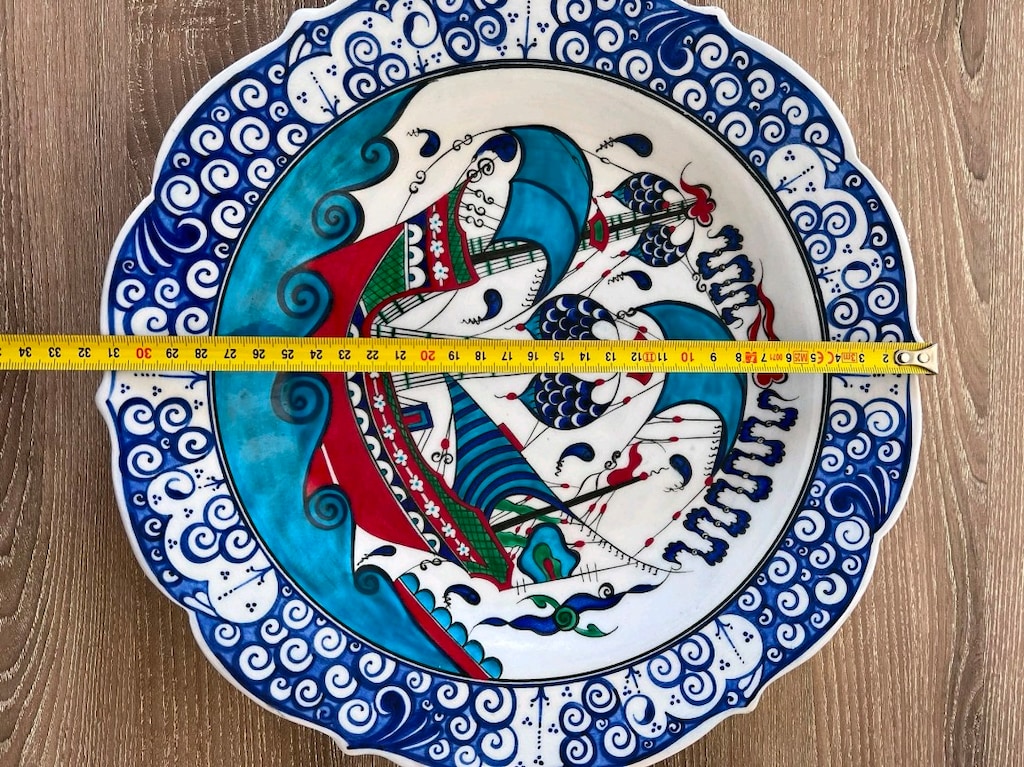 Mehmet Gürsoy İmzalı, Orijinal İznik Çinisi Kalyon Tabak (31 cm) - 5