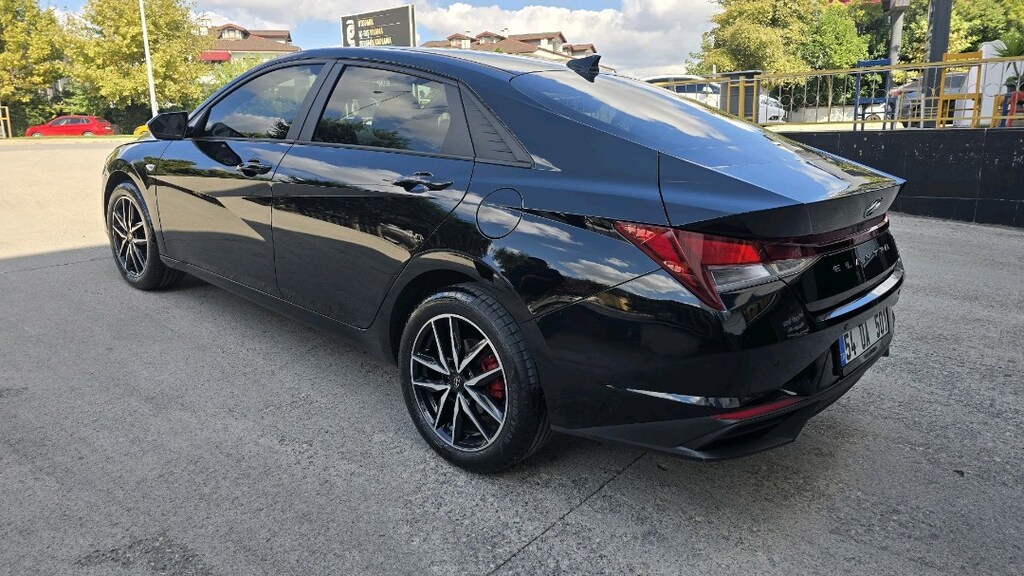 Hyundai elantra 2021 style 44bin km - 2