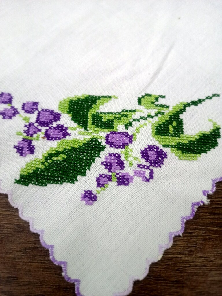 ESKİLERDEN KANAVİCE NAKİSLİ ORTU 23×23 cm - 3