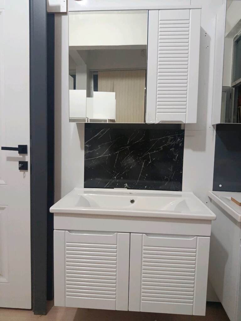 DUVARA ASMALI ULTRA BALON KAPAK BANYO DOLABI SETİ - 14