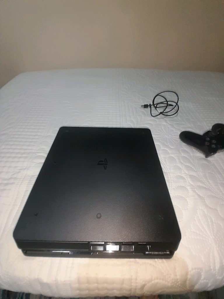 Acil satılık sıfır ayarında PlayStation 4 Slim - 2