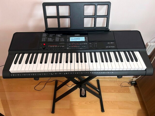 Casio CT-X 700 61 tuş org+stand+pedal
