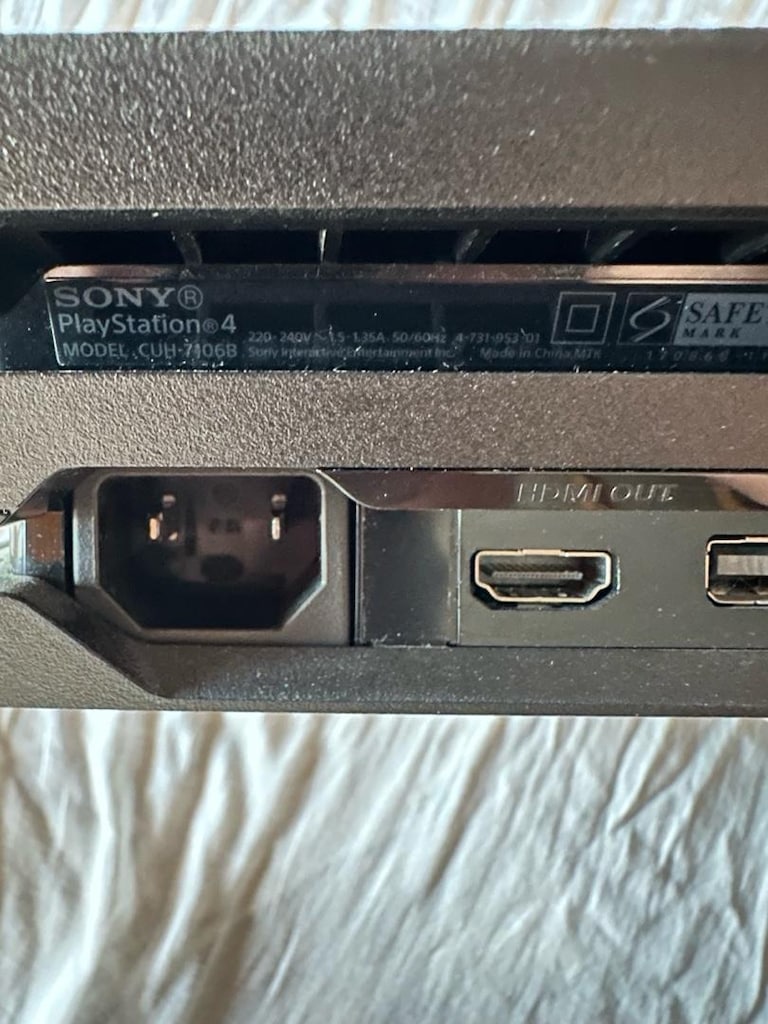 PS4 Pro 1 TB - Temiz Cihaz - Kutu açılmamıştır. - 8