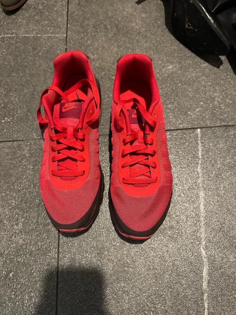 Nike Air Max Invigor (Gym Red / Koyu Kırmızı-Siyah)
