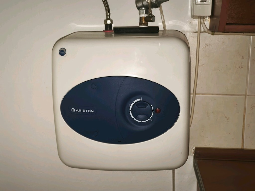 Mini Buzdolabı ve Elektirikli Küçük Termosifon - 4