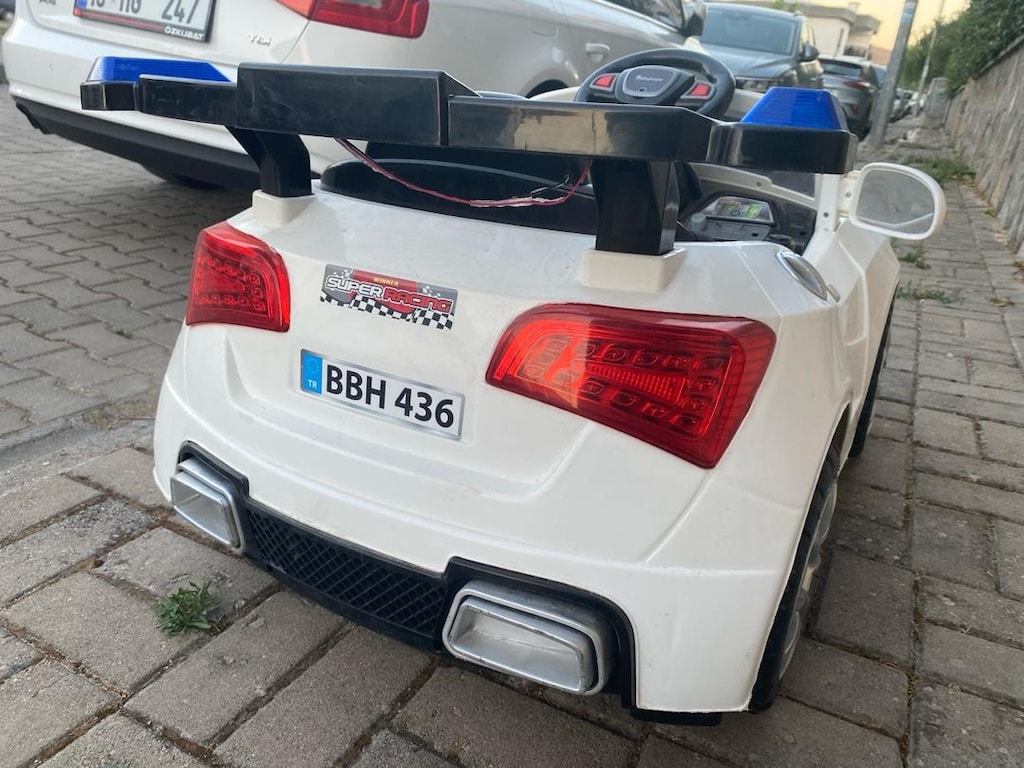 SIFIR AYARINDA TERTEMİZ 12V AUDİ LOGOLU AKÜLÜ ÇOCUK ARABASI - 2