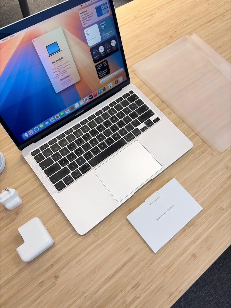 【週末セール】MacBook Air 2020 8GB / 512GB MacBook Air 2020 512GB SSD/8GB RAM Kutulu Kusursuz Cihaz - letgo