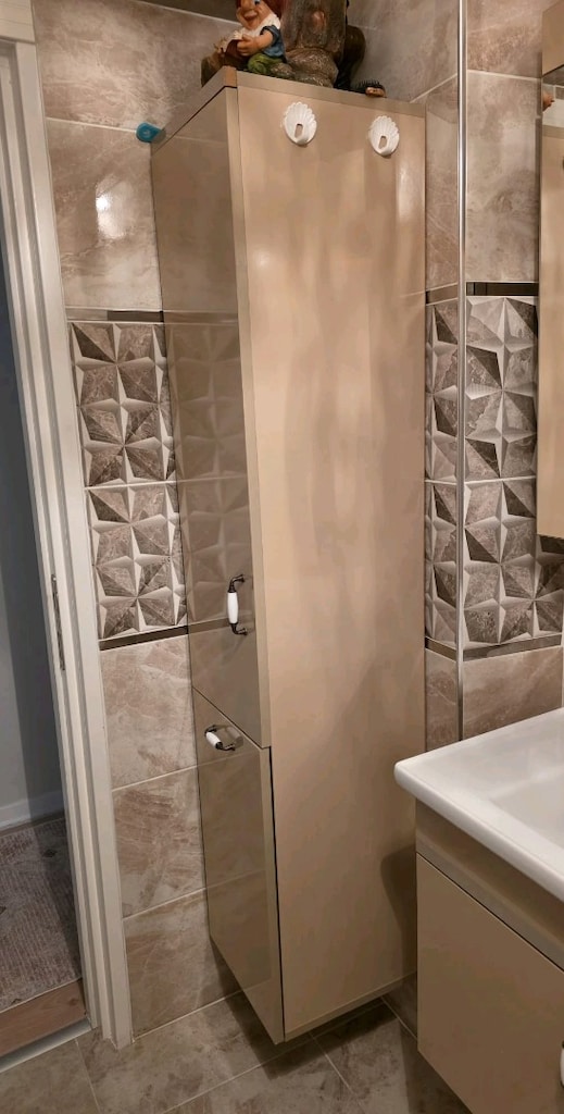 BANYO DOLABI VE LAVABO