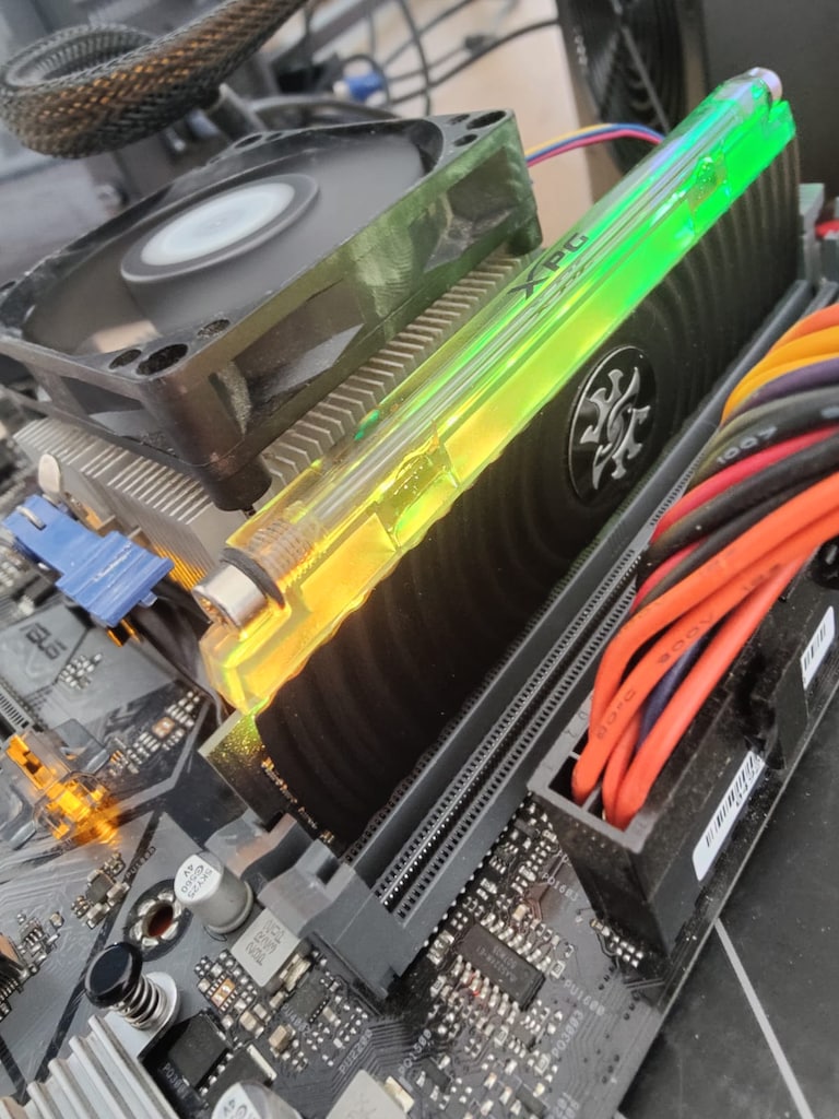 XPG 8 GB RGB DDR4 RAM - 12