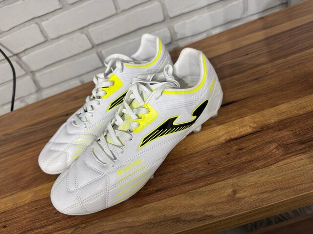 Beyaz renk Joma Krampon 42 numara