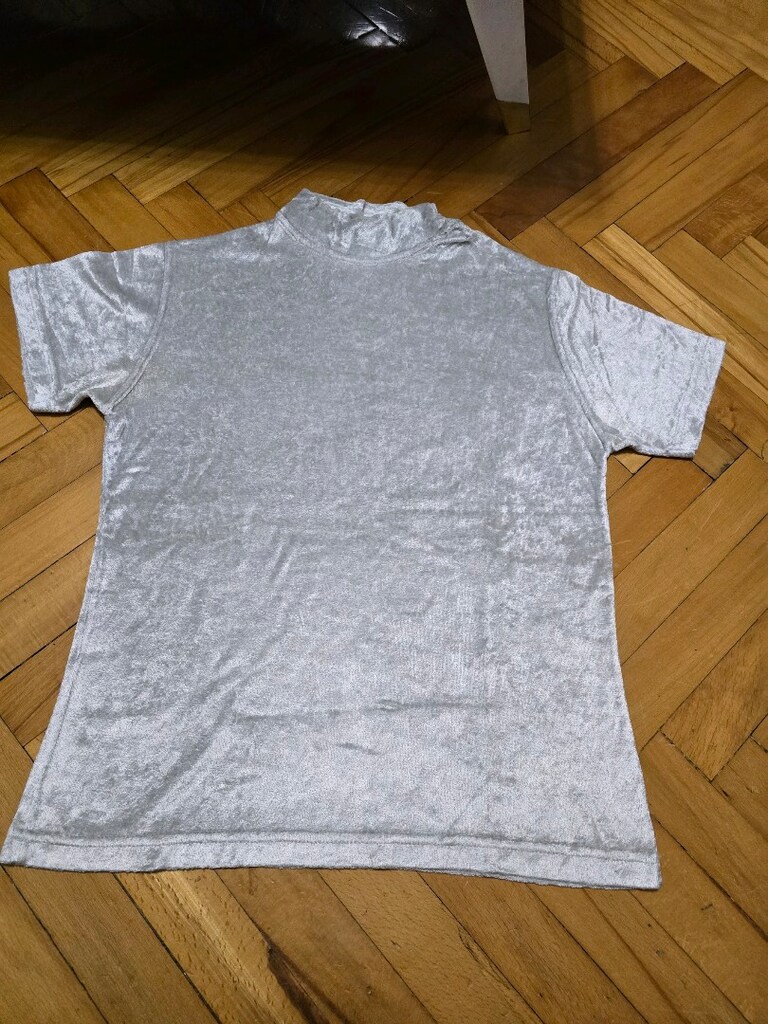 gümüş rengi ince kadife kısa kollu sade bluz