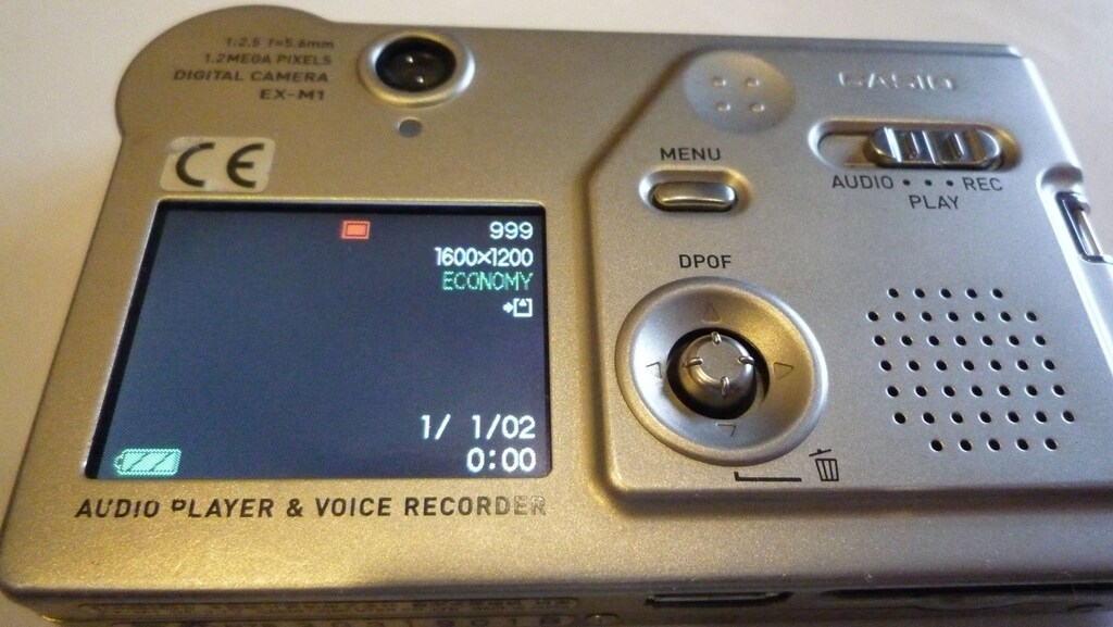 Casio Exilim EX-M1 Dijital Fotoğraf Makinesi Ses Kayıt MP3 Çalar - 8