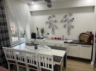 YEMEK MASASI, KONSIL, 8 SANDALYE VE ORTA SEHPA