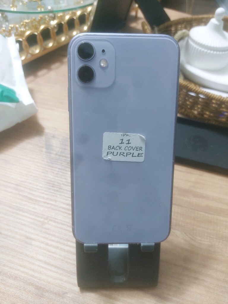 iphone 11 lila renk kutusu vardır.128 gb - 6
