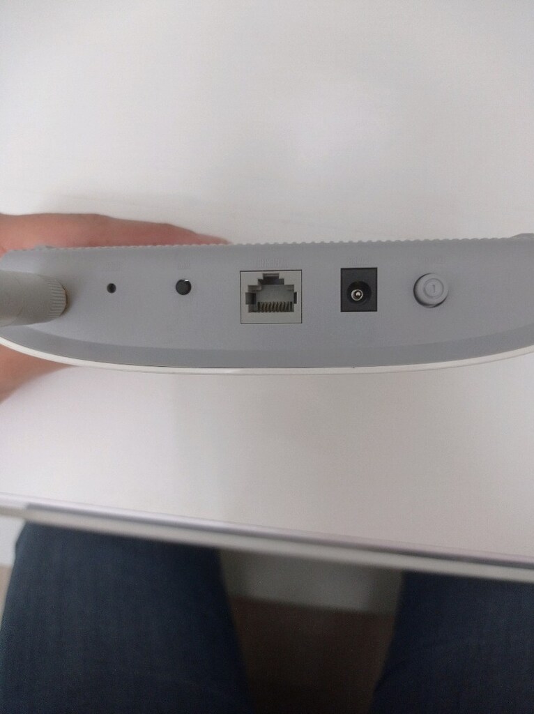 TP-LINK 150Mbps Wireless N Access Point Modem - 3