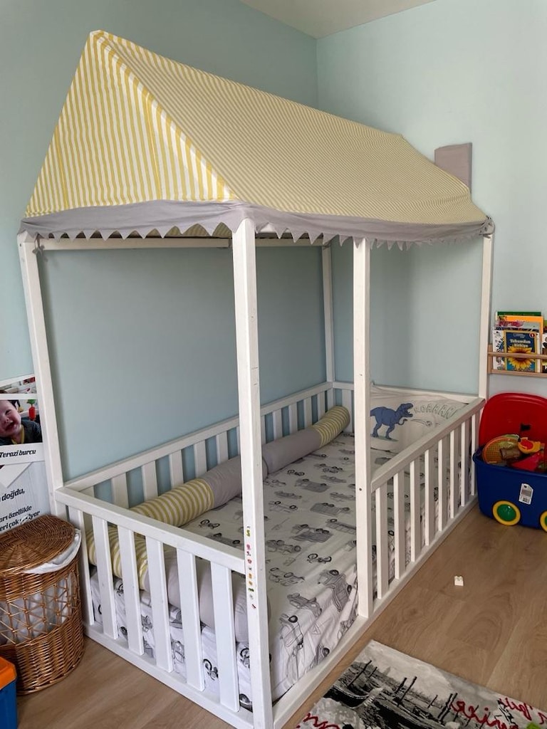 Montessori Ev Tipi Çocuk Yatağı – Tenteli & Korkuluklu - 4