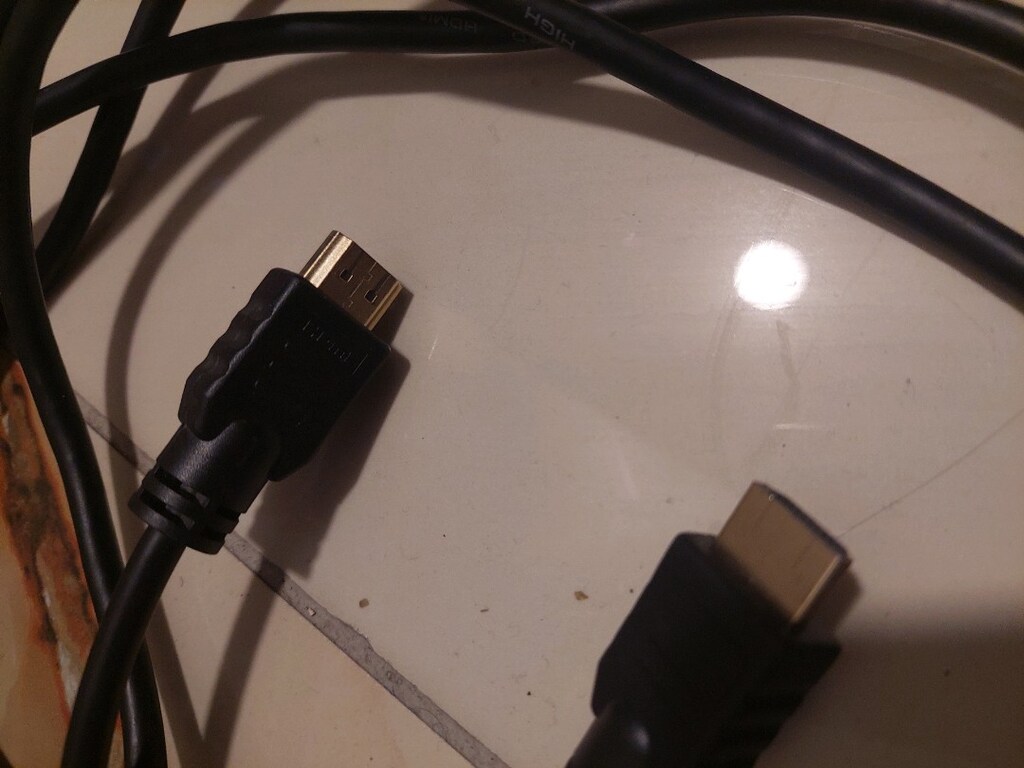 Hdmi kablo. VGA Görüntü kablo. 5 adet hdmi kablo, 2 adet vga kablo var - 5