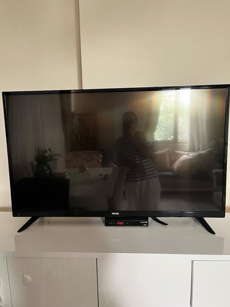 Vestel 49UB8300 49” (124 cm) 4K Ultra HD Smart LED TV – Tv Ünitesiyle - 3
