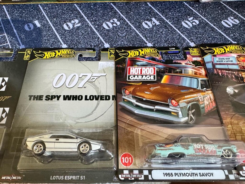 HOTWHEELS PREMIUM UZUN KARTONET ARAÇLAR - 3