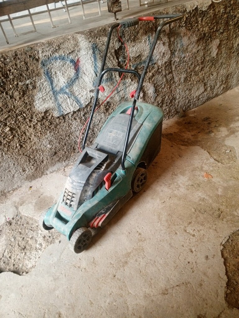 BOCSH rotak 34 cm 1300 w çim biçme makinası sağlam kayışı değişecek - 4