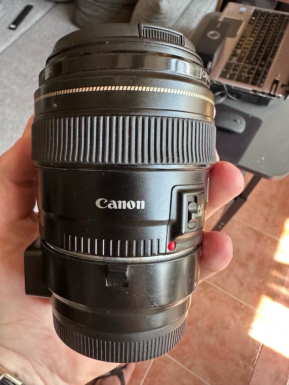 Canon EF 85mm 1:18 Lens - 5