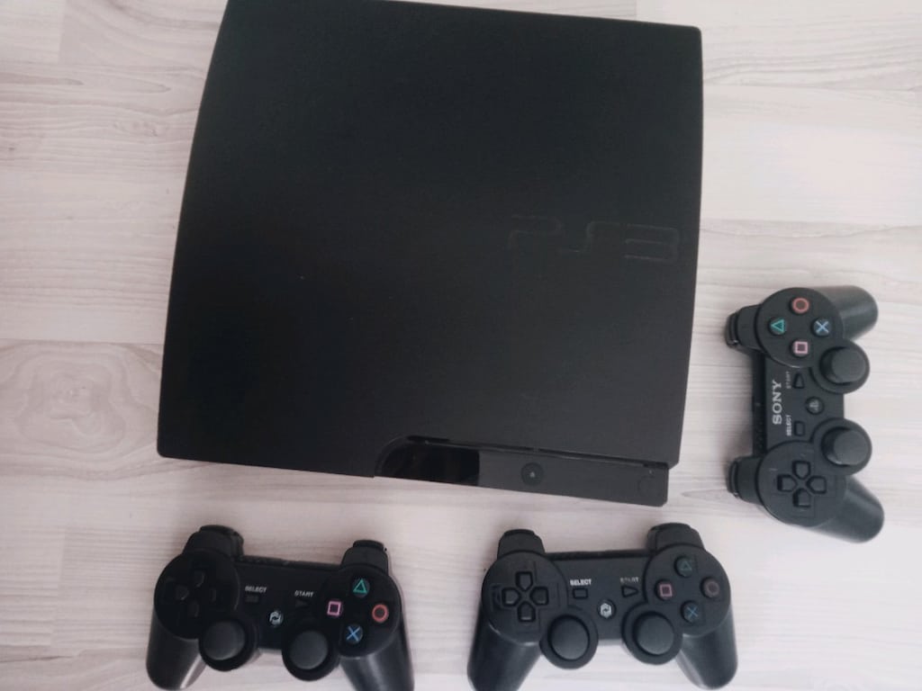 PS 3 kollu ve 22 oyunlu