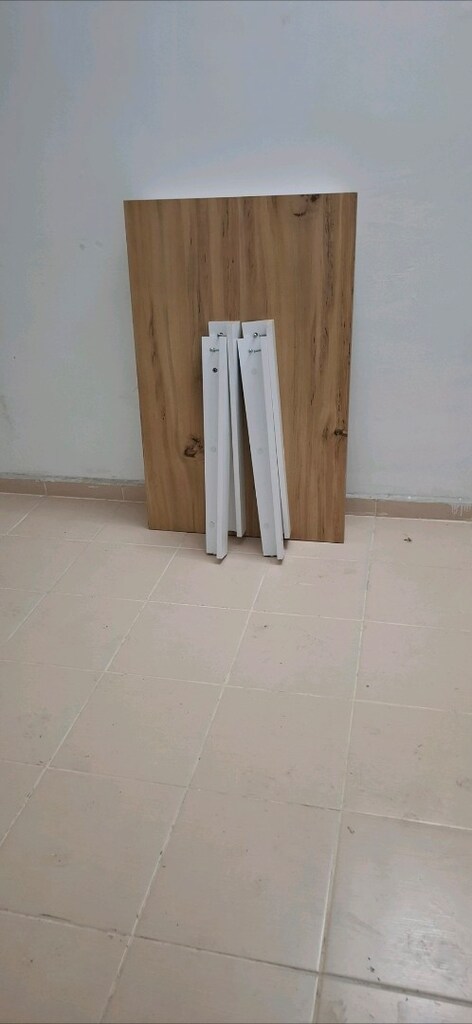 Yemek masası Rani marka yeni gibi sadece bir ay kullanıldı Ölçüleri 11 - 4