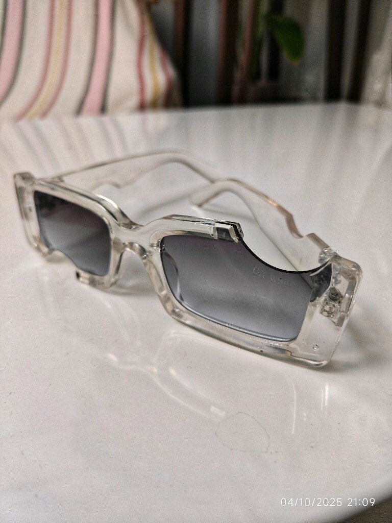 off white Renksiz ve seffaf çerçevelere ve sik gaz kesim