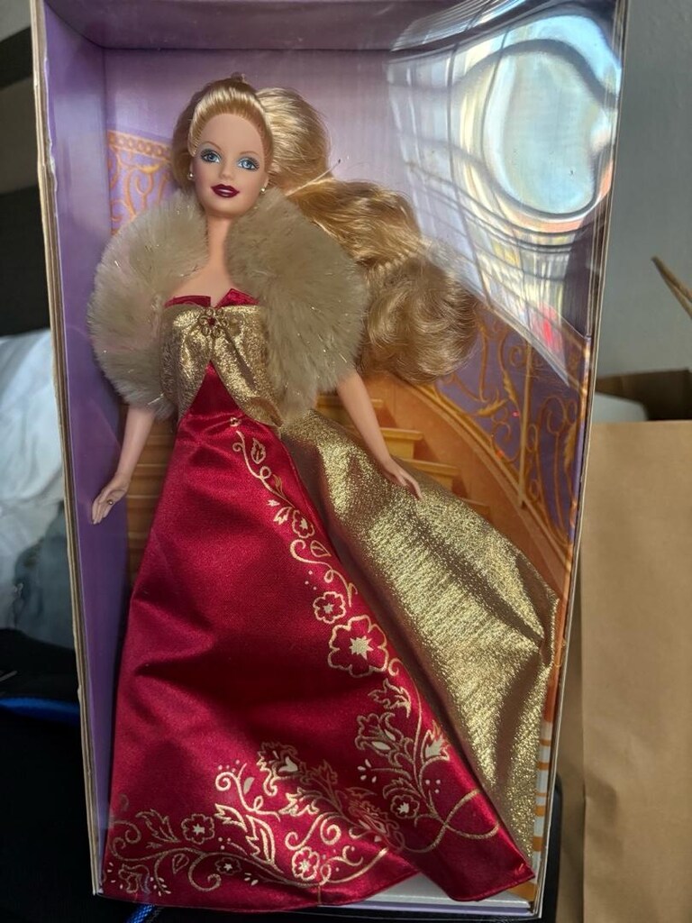 Barbie Glamorous Gala Barbie Doll in Red & Gold Dress ‘ bebeği - 3