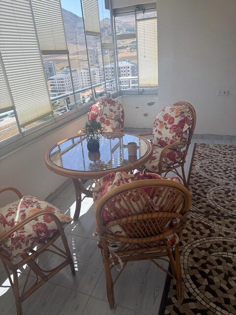 balkon masa sandalye