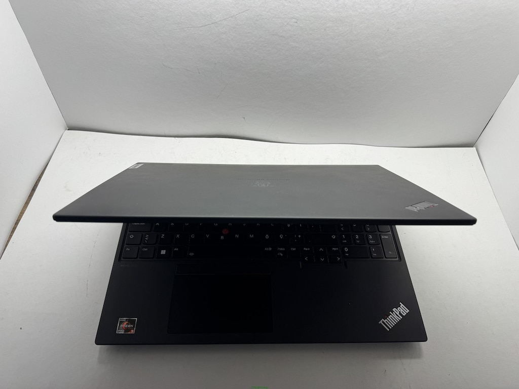 THİNKPAD T16 RYZEN 5 PRO İŞLEMCİ 16 GB RAM 256 NVME - 9