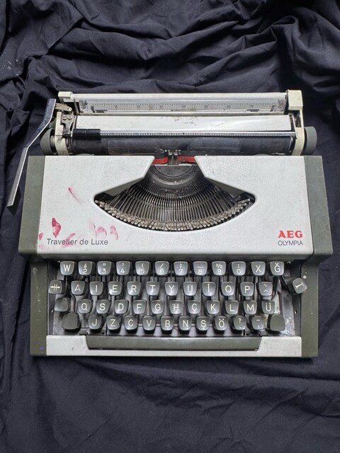 AEG Olympia Traveller de Luxe - Retro Taşınabilir Daktilo