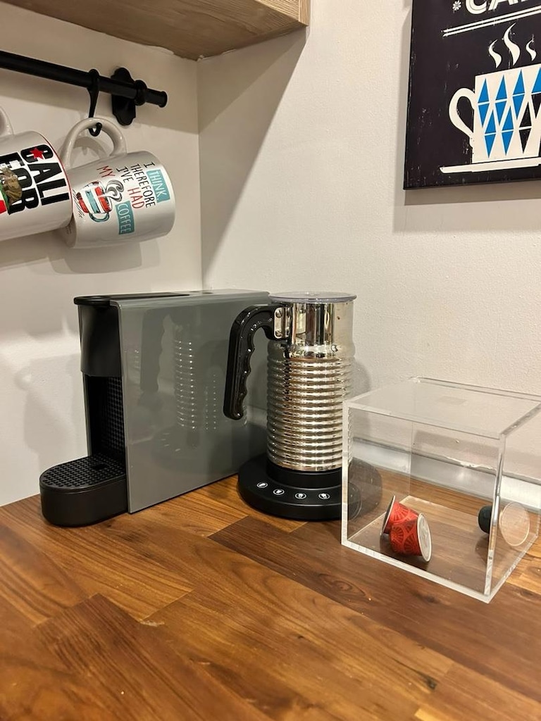 Nespresso Essenza + Aeroccino 4 - 6
