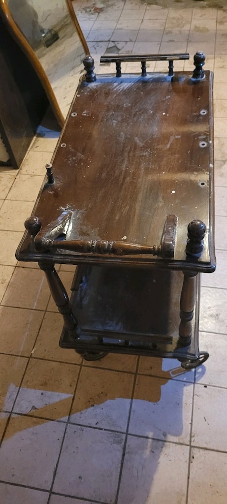 Eski ahşap servis arabası bakım gerekli - 6