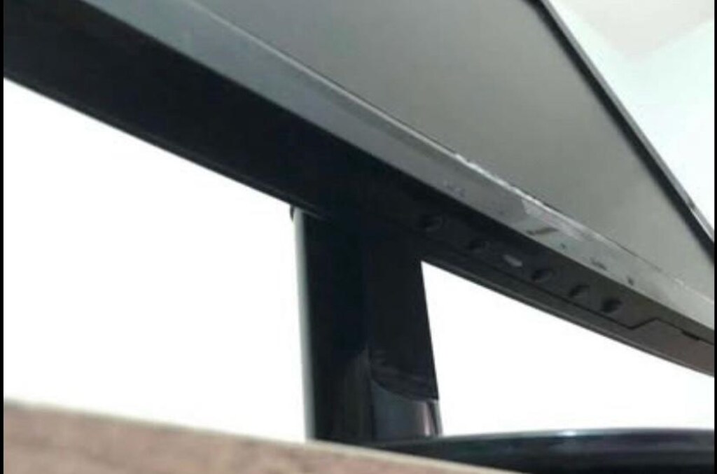 GRUNDİK LED MONITÖR + TV 24 İNÇ VGA GİRİŞ SES ÇIKIŞI MEVCUT SORUNSUZ - 10