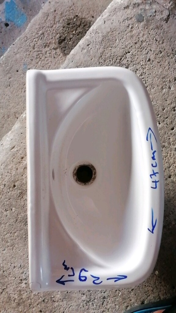 Lavabo tașı boyları duvara gelen tarafın boyu 50cm dir. eni 40 cm dir. - 12