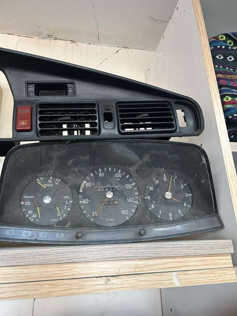 Mercedes W123 kasa gösterge paneli - 2