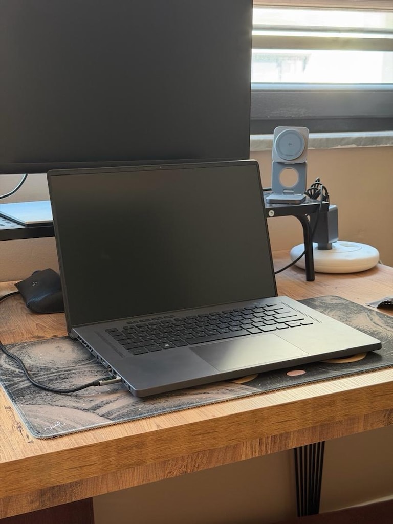 Asus Zephyrus - i9, 32gb RAM, RTX4050, 240gz