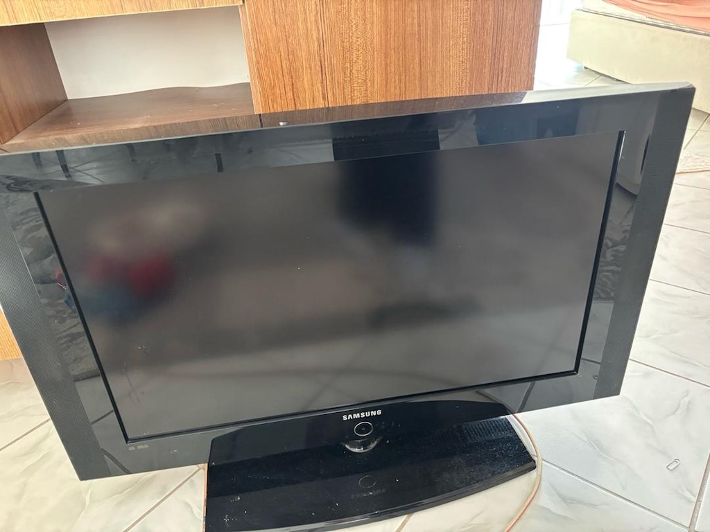 ACİL SATILIK lcd televizyon - 2
