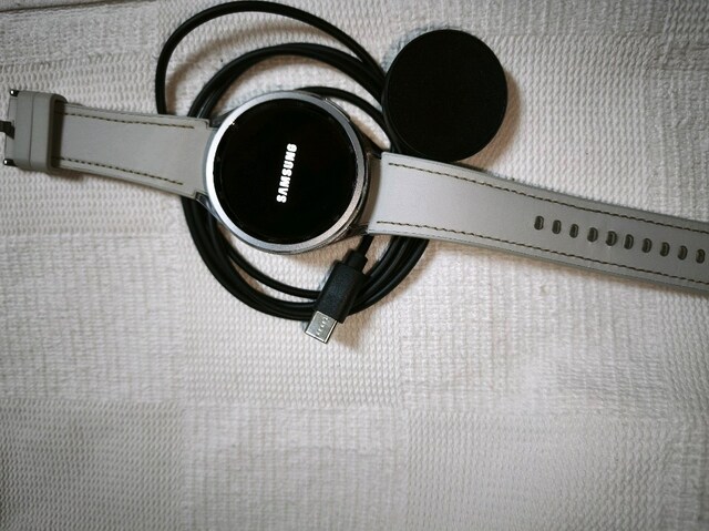 SAMSUNG GALAXY WATCH 6 !!! TEMİZ CİHAZ ACİL İLAN!!!!
