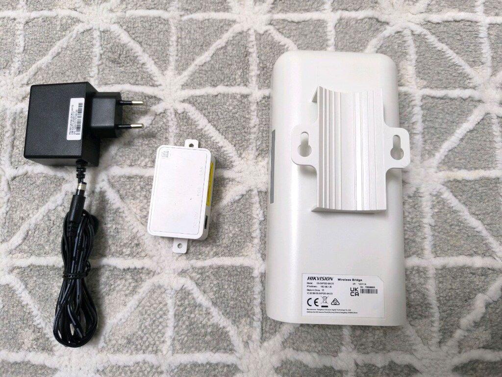 Hikvision DS-3WF02C-5AC/O, 5 km'ye kadar menzile sahip, 5GHz frekansın - 2