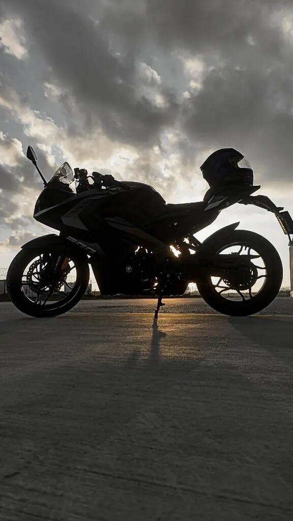 pulsar-rs-200-motosiklet-1673451152