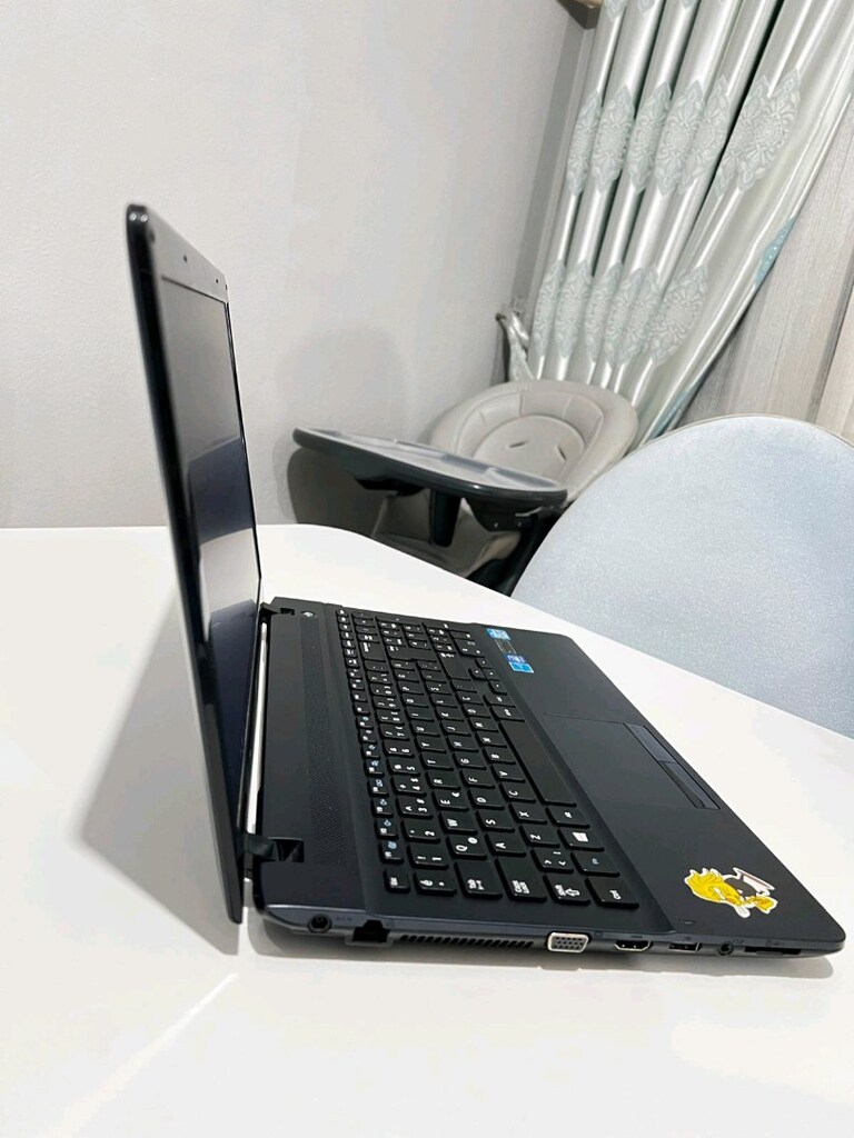 SAMSUNG LAPTOP - 6