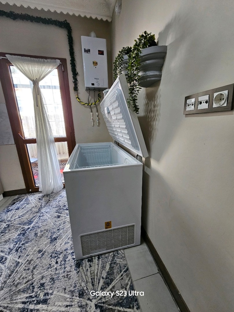 2 Ay Kullanıldı - 4.5 Yıl Garantili Uğur Sandık Tipi Derin Dondurucu - 6