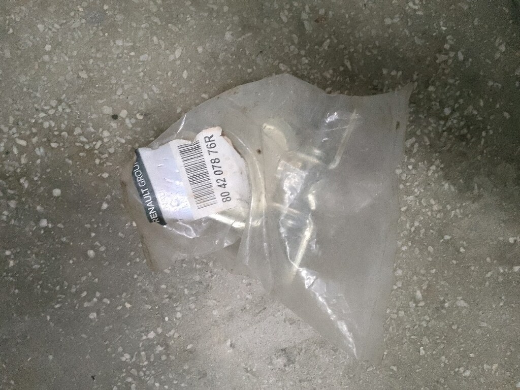 Clio menteşe sol ön kapi - 2