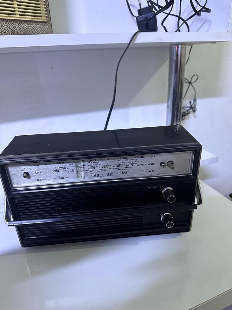 1970’ler Radiola Pilli & Cereyanlı Portatif Radyo – Çalışır Kondisyon - 3
