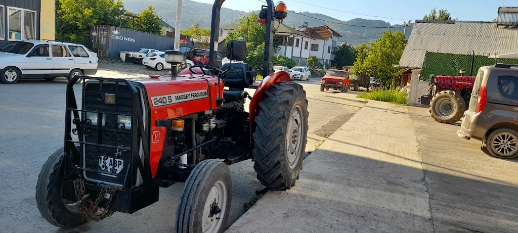 Massey ferguson 240s - 2