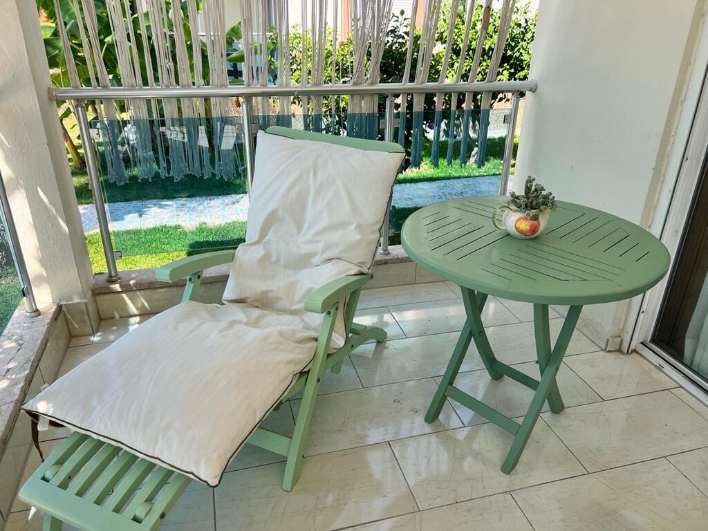 bahçe balkon şezlong tipi ahşap sandalye masa