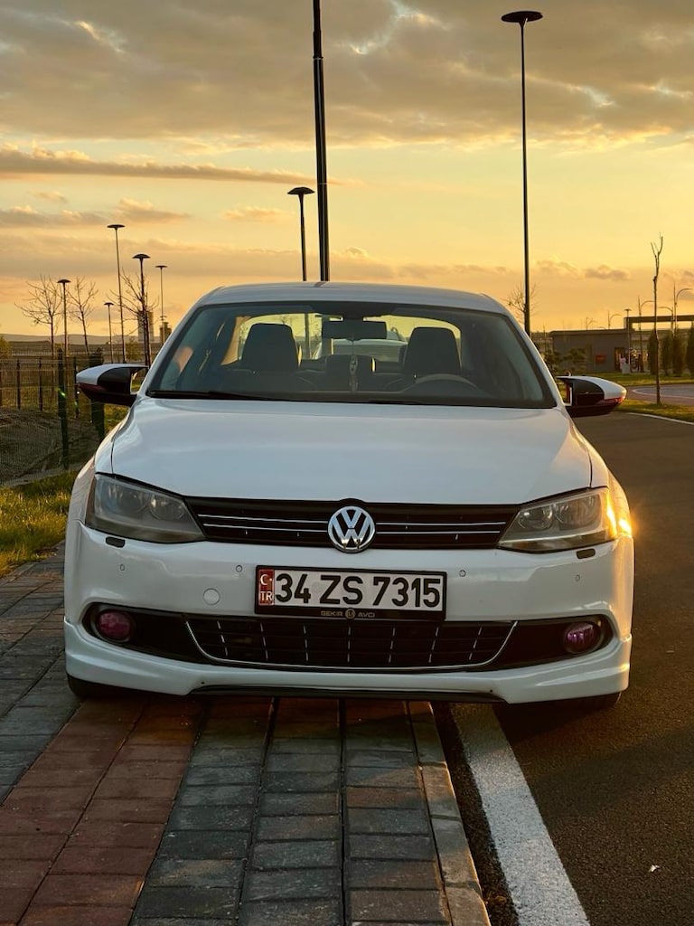 Beyaz Volkswagen Jetta - 2
